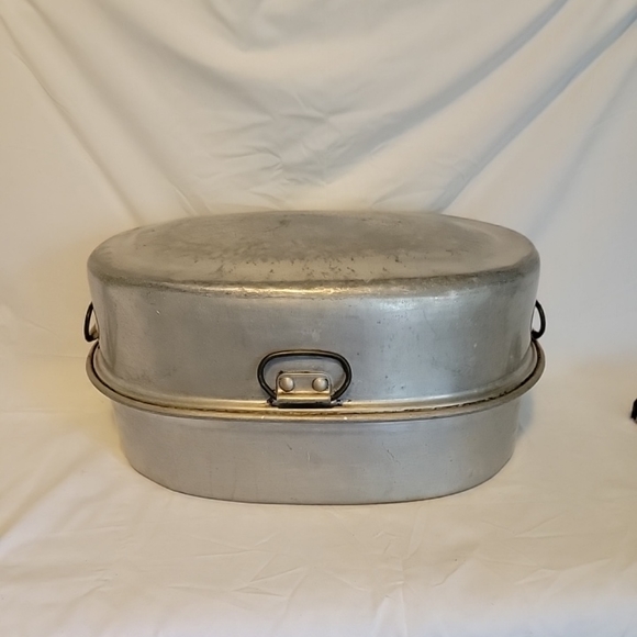 VINTAGE Aluminum Unbranded Roasting Pan Dutch Oven Vented With Lid - Picture 3 of 15